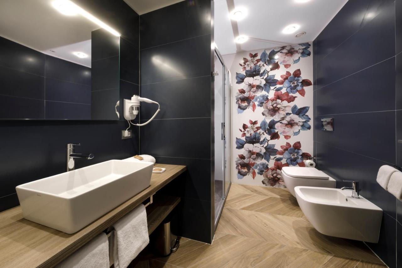 Hotel Baylle กาญารี ภายนอก รูปภาพ