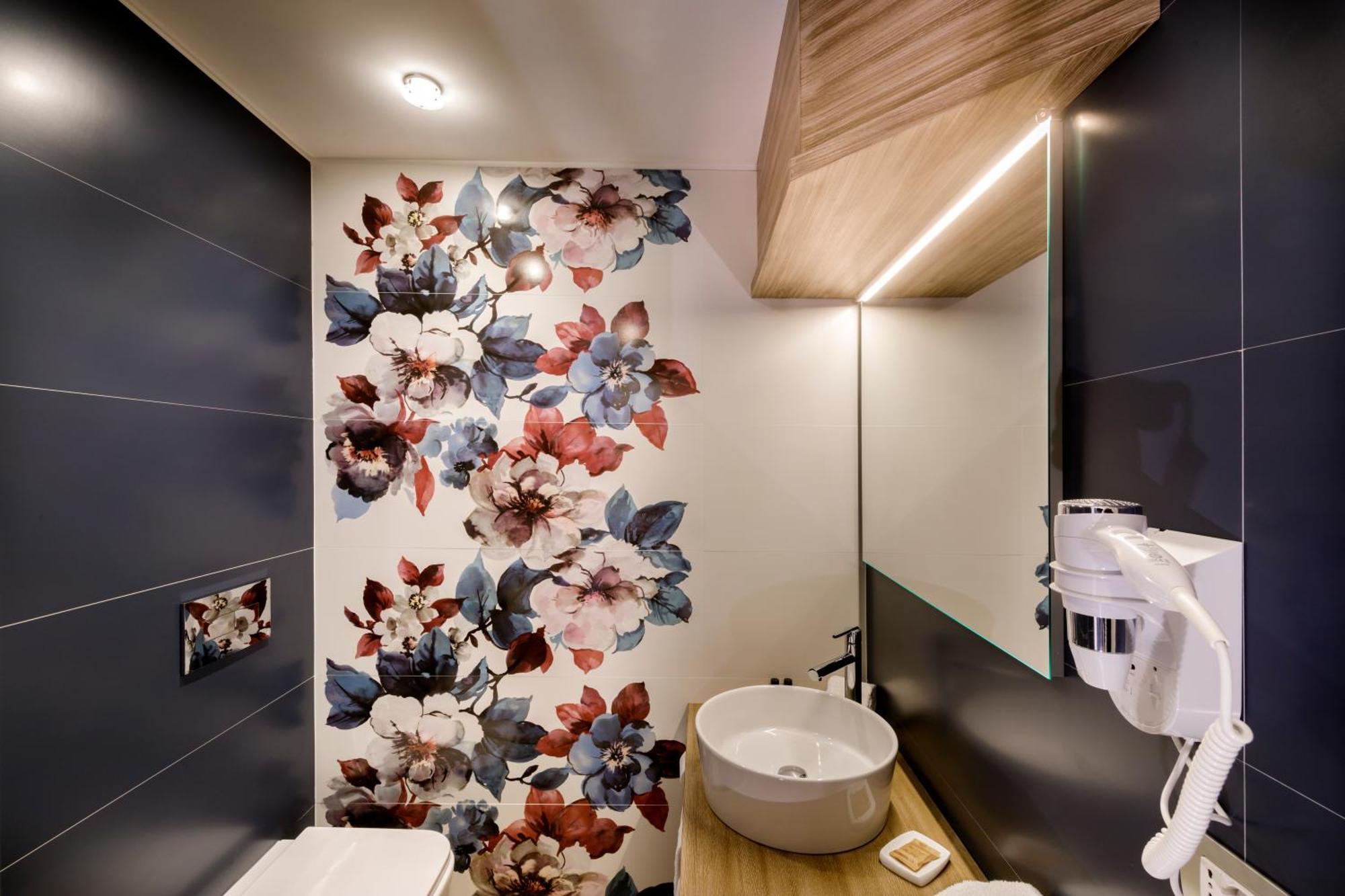 Hotel Baylle กาญารี ภายนอก รูปภาพ